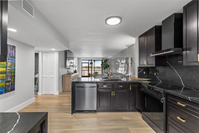 118 Lake Emerald Drive, Oakland Park, FL 33309