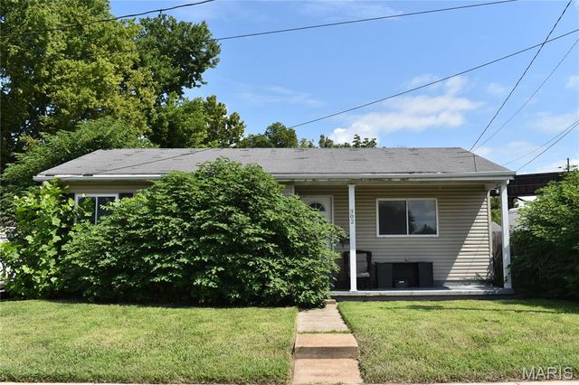 302 Barthel Avenue, St Charles, MO 63301