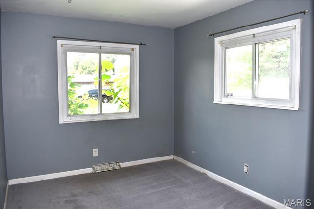 302 Barthel Avenue, St Charles, MO 63301