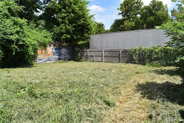 302 Barthel Avenue, St Charles, MO 63301