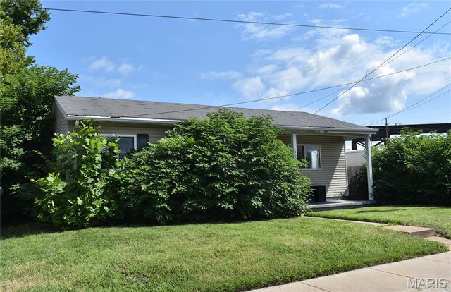 302 Barthel Avenue, St Charles, MO 63301