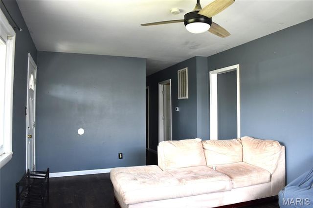 302 Barthel Avenue, St Charles, MO 63301