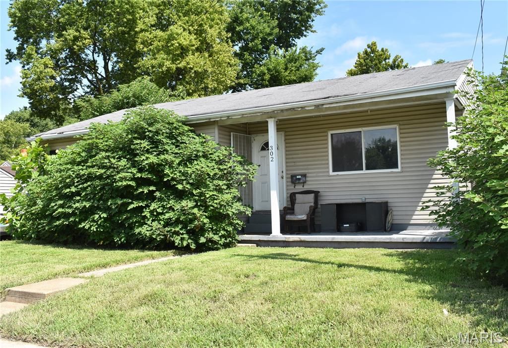 302 Barthel Avenue, St Charles, MO 63301