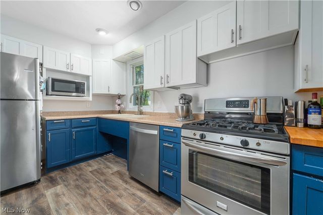 159 Inwood Boulevard, Avon Lake, OH 44012