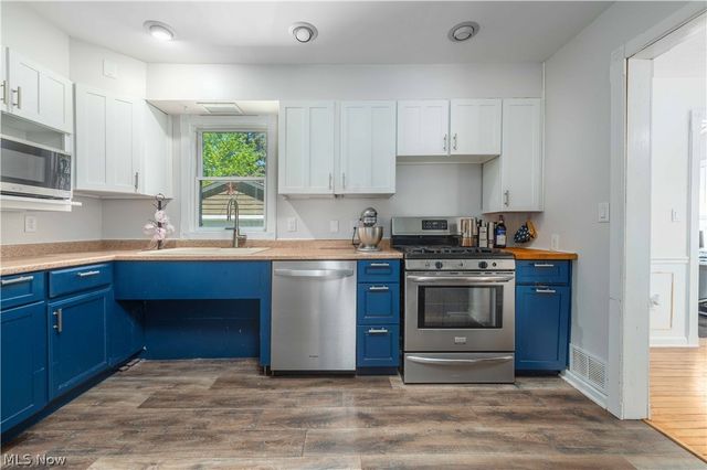 159 Inwood Boulevard, Avon Lake, OH 44012