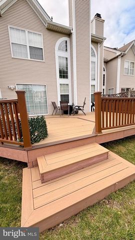 28 WILLIAM PENN CIR, Medford, NJ 08055
