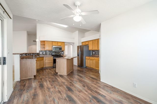5825 Chaco Loop NE, Rio Rancho, NM 87144