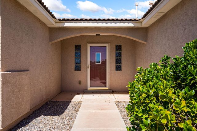 5825 Chaco Loop NE, Rio Rancho, NM 87144