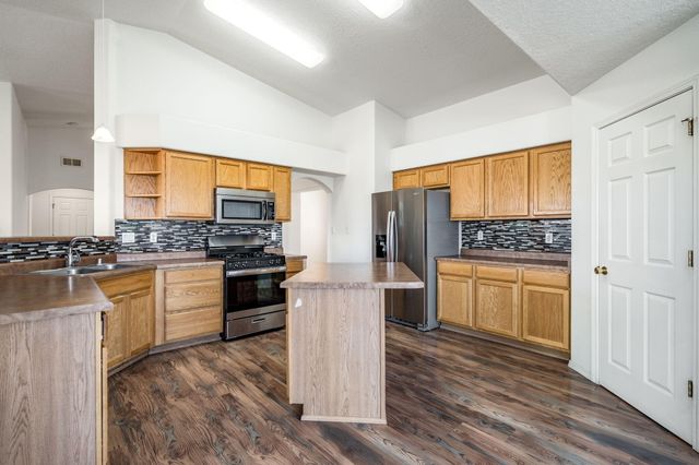 5825 Chaco Loop NE, Rio Rancho, NM 87144