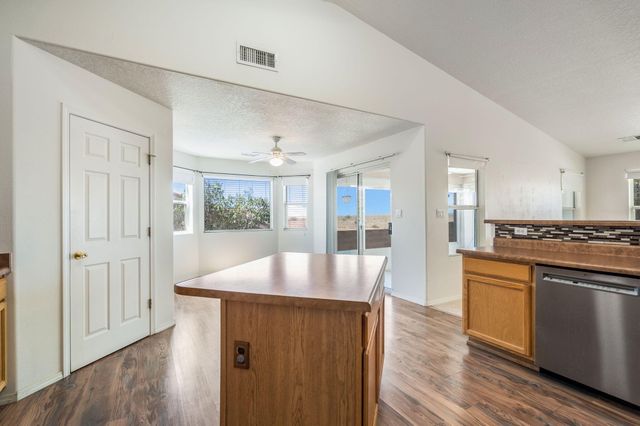 5825 Chaco Loop NE, Rio Rancho, NM 87144
