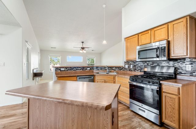 5825 Chaco Loop NE, Rio Rancho, NM 87144