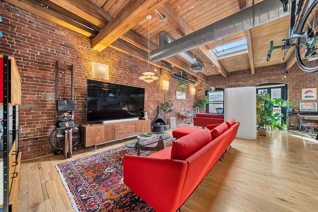 21 Wormwood St 620, Boston, MA 02210