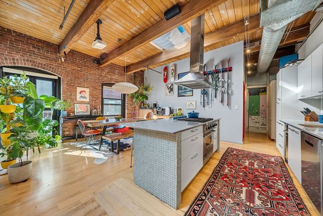 21 Wormwood St 620, Boston, MA 02210