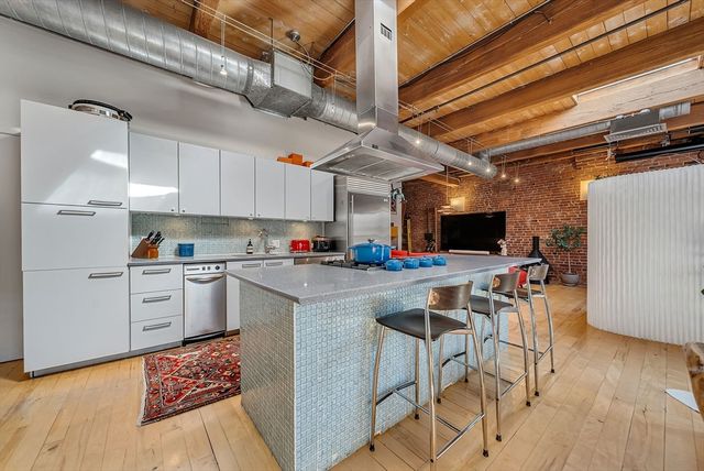 21 Wormwood St 620, Boston, MA 02210