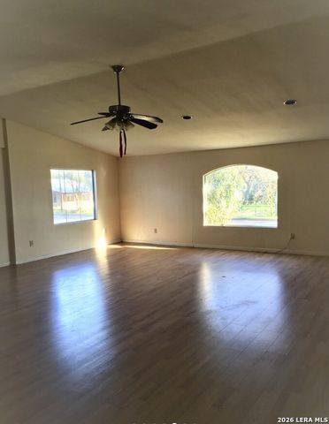 402 OGRADY ST, Boerne, TX 78006