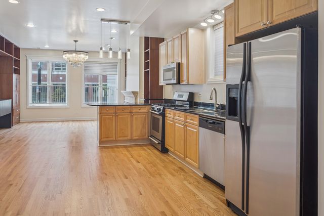 1136 W Fullerton Avenue 1, Chicago, IL 60614