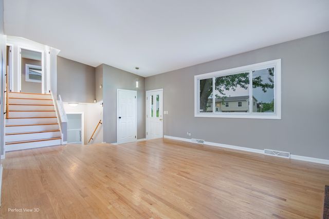 7831 Sprucewood Avenue, Woodridge, IL 60517