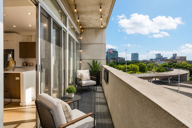 1035 W HURON Street 504, Chicago, IL 60642