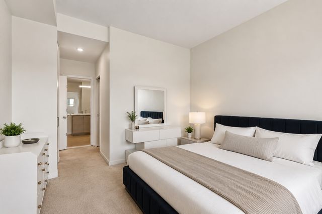 1035 W HURON Street 504, Chicago, IL 60642