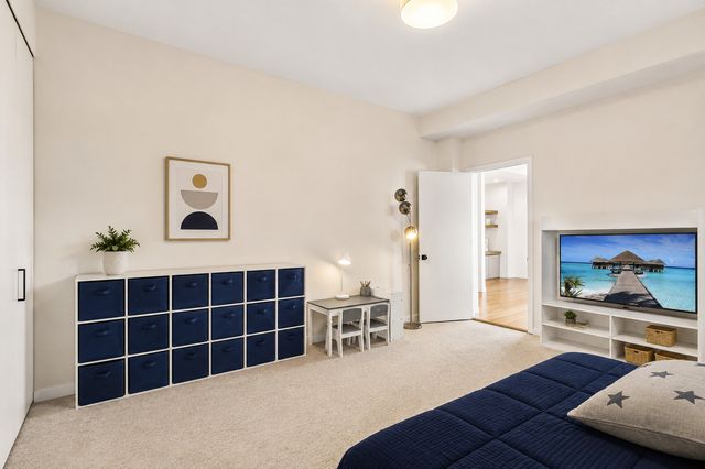 1035 W HURON Street 504, Chicago, IL 60642