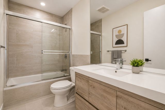 1035 W HURON Street 504, Chicago, IL 60642
