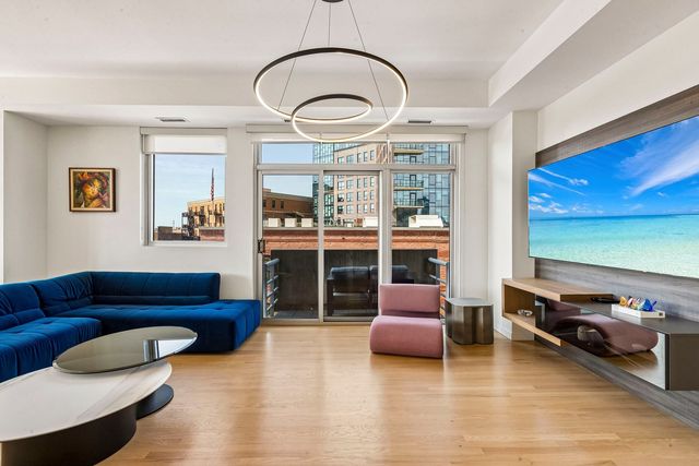 1035 W HURON Street 504, Chicago, IL 60642