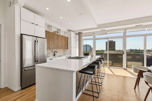 1035 W HURON Street 504, Chicago, IL 60642