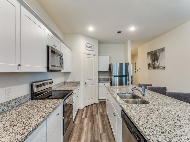 5665 Brownstone Lane, Fort Worth, TX 76036