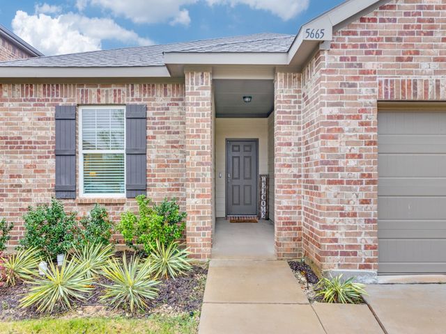 5665 Brownstone Lane, Fort Worth, TX 76036