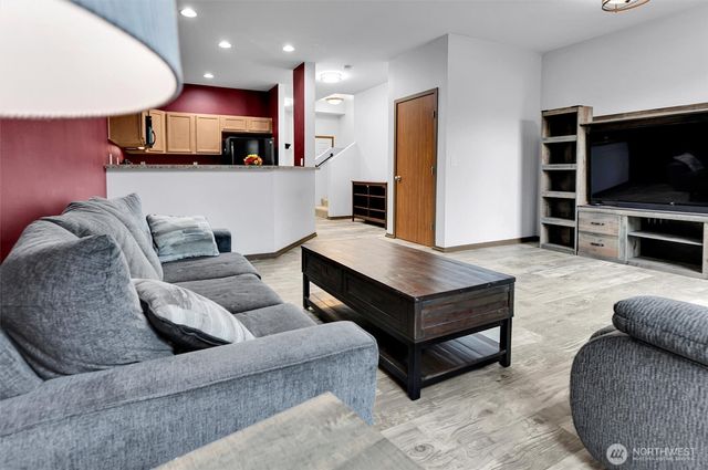 1244 S 51 Place NE, Auburn, WA 98002