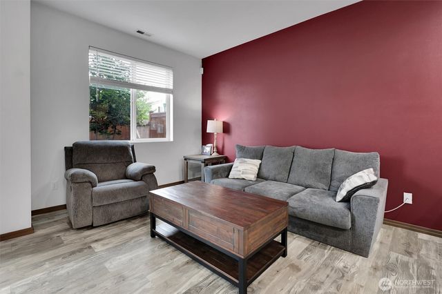 1244 S 51 Place NE, Auburn, WA 98002