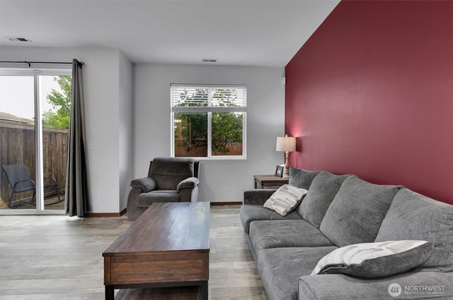 1244 S 51 Place NE, Auburn, WA 98002