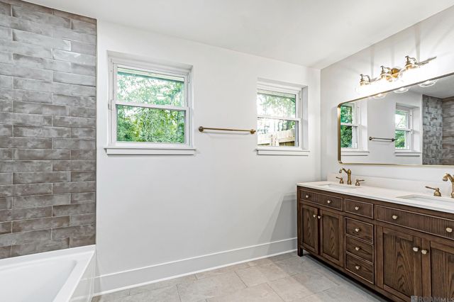 17739 Greenwell Springs Rd, Greenwell Springs, LA 70739