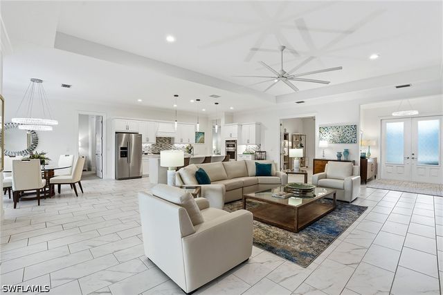 14386 Laguna Springs LN, Naples, FL 34114