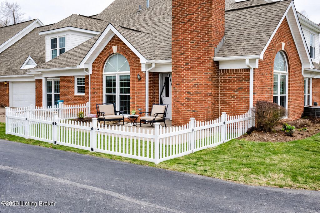 10420 Monticello Forest Cir, Louisville, KY 40299