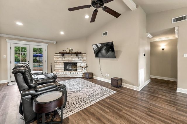 114 Elmwood Street, Huntsville, TX 77320