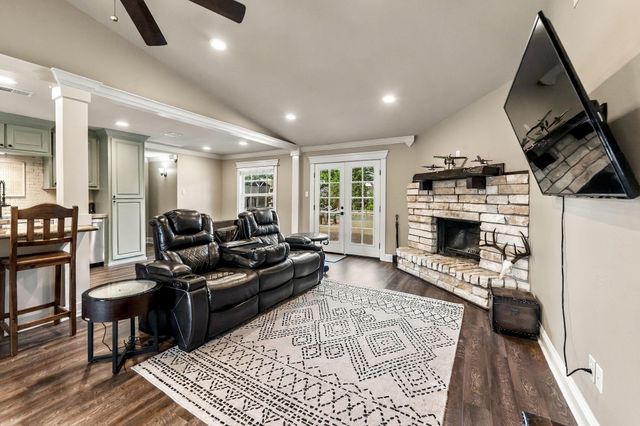 114 Elmwood Street, Huntsville, TX 77320