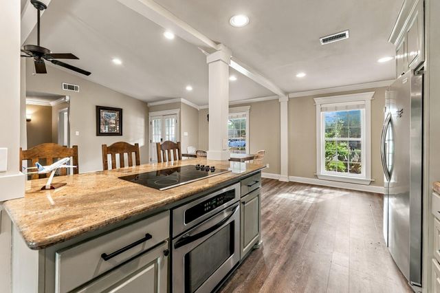 114 Elmwood Street, Huntsville, TX 77320