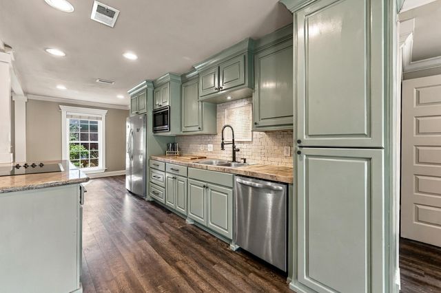 114 Elmwood Street, Huntsville, TX 77320
