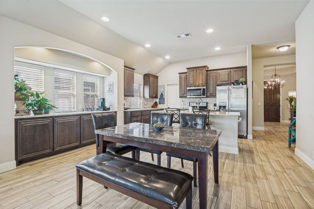 516 Lakeview Drive, Alvarado, TX 76009