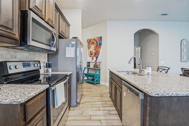 516 Lakeview Drive, Alvarado, TX 76009