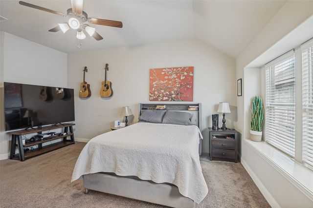 516 Lakeview Drive, Alvarado, TX 76009