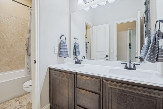 516 Lakeview Drive, Alvarado, TX 76009