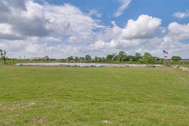 516 Lakeview Drive, Alvarado, TX 76009