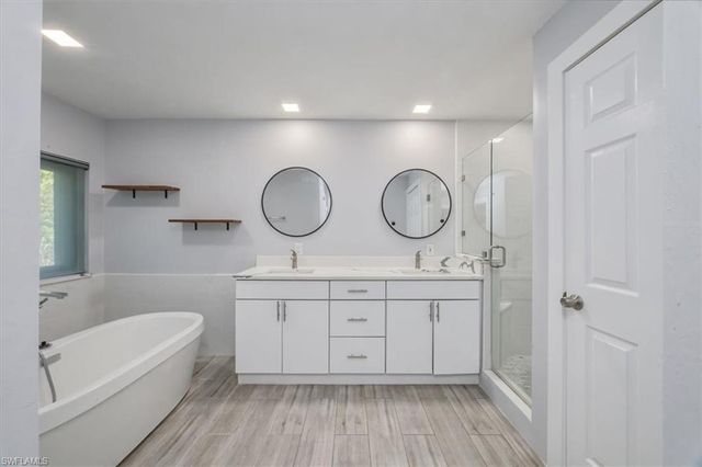 6161 Waxmyrtle WAY, Naples, FL 34109