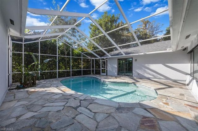 6161 Waxmyrtle WAY, Naples, FL 34109