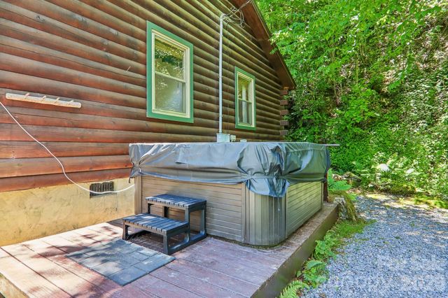 152 Trails End Lane, Maggie Valley, NC 28751