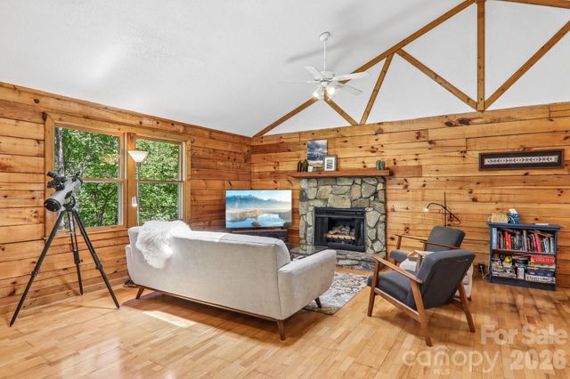 152 Trails End Lane, Maggie Valley, NC 28751