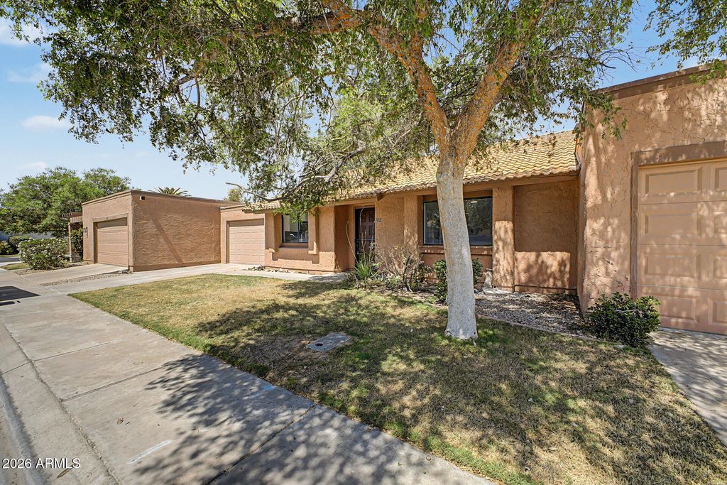 Image 3 of property listing at 288 LEISURE WORLD -- 288, Mesa, AZ 85206