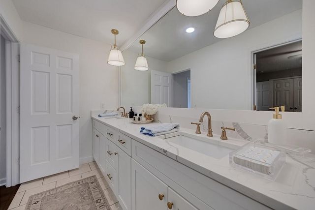 240 E Valley Drive, Marietta, GA 30068